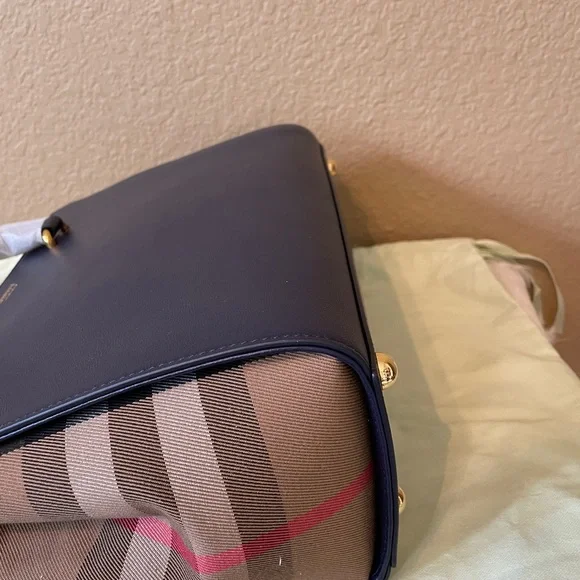 Burberry Banwell Tote navy Leather Shoulder Bag New
